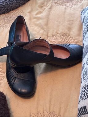 Umberto Raffini Black Leather Mary Jane Heels Sz 7.5